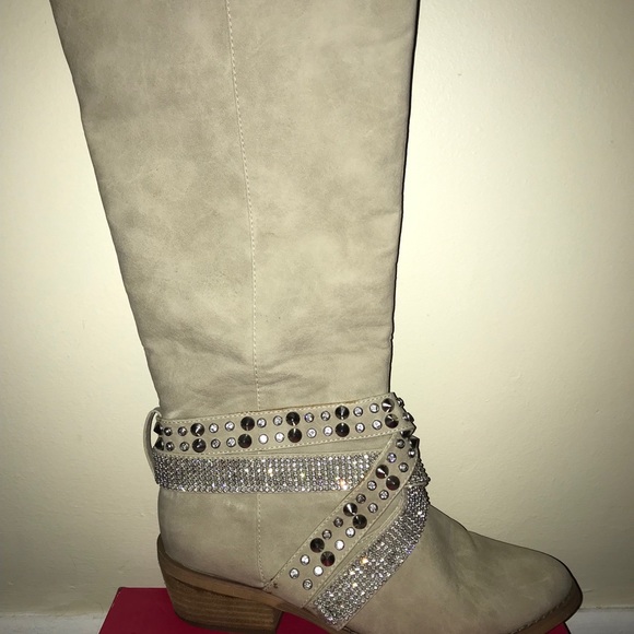 Cream boots - Picture 3 of 6